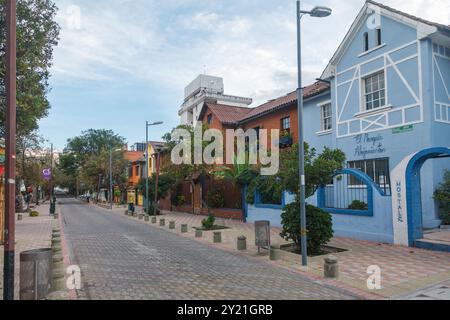 Die schönen Häuser von La Mariscal, ein gehobenes Viertel in Quito, Ecuador. Stockfoto