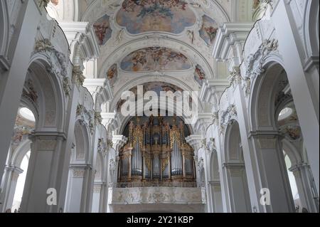 Galerie mit Barockorgel von 1727, Basilika St. Mauritius, Niederaltaich, Niederbayern, Deutschland, Europa Stockfoto