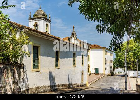 Fassade einer historischen Kirche im Barockstil in den Straßen der Stadt Olinda in Pernambuco, Brasilien, Olinda, Pernambuco, Brasilien, Südamerika Stockfoto