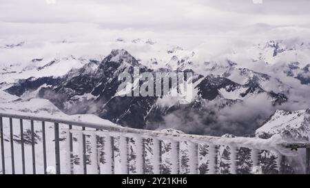 Beginn des Winters im Mai, Panorama von der Gipfelstation des Nebelhorns, 2224m, bis Hoefats, 2259m, Allgäuer Alpen, Allgaeu, Bayern, Deutschland, Europa Stockfoto