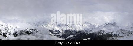 Winterberge bei Kaltenbach, Tirol, Österreich Winterberge, Kaltenbach, Österreich, Europa Stockfoto