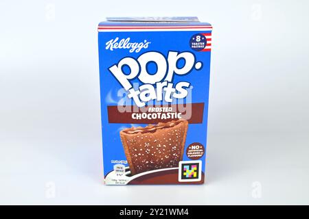 Pop Tarts Frosted Chocotastic Flavour auf weißem Hintergrund – Wales, Großbritannien – 08. September 2024 Stockfoto