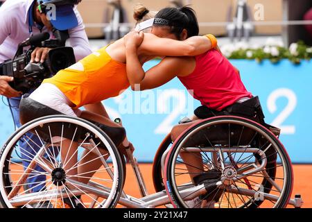 (L-R) Diede de Groot (NED), Yui Kamiji (JPN), 6. SEPTEMBER 2024-Rollstuhl-Tennis: Das Finale der Frauen im Roland-Garros-Stadion während der Paralympischen Spiele 2024 in Paris, Frankreich. Quelle: SportsPressJP/AFLO/Alamy Live News Stockfoto