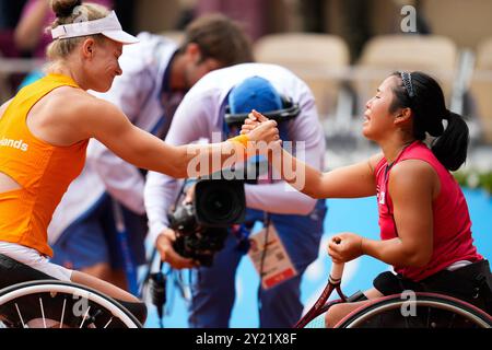 (L-R) Diede de Groot (NED), Yui Kamiji (JPN), 6. SEPTEMBER 2024-Rollstuhl-Tennis: Das Finale der Frauen im Roland-Garros-Stadion während der Paralympischen Spiele 2024 in Paris, Frankreich. Quelle: SportsPressJP/AFLO/Alamy Live News Stockfoto