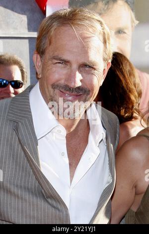 Kevin Costner an der Los-Angeles-premiere von "Swing Vote' am El Capitan Theater in Hollywood am 24. Juli 2008 statt. Stockfoto