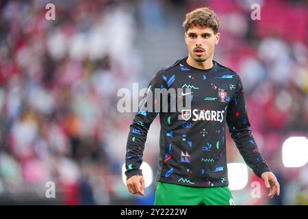 LISSABON, PORTUGAL - 8. SEPTEMBER: Pedro Neto aus Portugal sieht während der UEFA Nations League 2024/25 Ein Spiel der Gruppe A1 zwischen Portugal und Schottland im Estadio do SL Benfica am 8. September 2024 in Lissabon an. (Foto: Rene Nijhuis) Credit: René Nijhuis/Alamy Live News Stockfoto