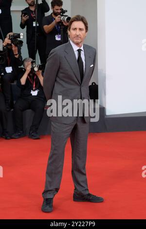 Venedig Lido, Italien. September 2024. Luke Wilson nimmt am roten Teppich der Abschlusszeremonie des 81. Filmfestivals von Venedig im Lido von Venedig Teil. (Foto: Mario Cartelli/SOPA Images/SIPA USA) Credit: SIPA USA/Alamy Live News Stockfoto