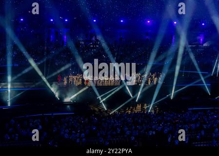 Paris, Frankreich. September 2024. Lichtshow im Stade de France während der Abschlusszeremonie der Paralympischen Spiele 2024 in Paris. Quelle: Fabienne Koch/Alamy Live News Stockfoto