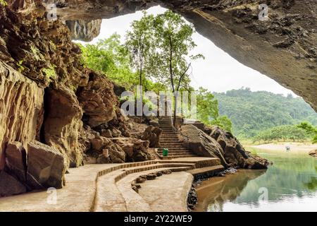 Malerischer Blick von der Phong Nha Höhle, Vietnam Stockfoto