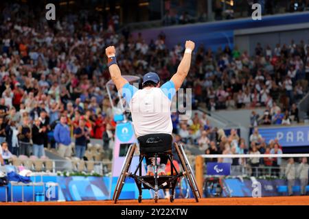 Paris, Frankreich. September 2024. Gustavo Fernandez (ARG) Rollstuhltennis : Match der Herren Singles 3. Platz während der Paralympischen Spiele 2024 in Paris im Stade Roland-Garros in Paris, Frankreich. Quelle: Naoki Nishimura/AFLO SPORT/Alamy Live News Stockfoto