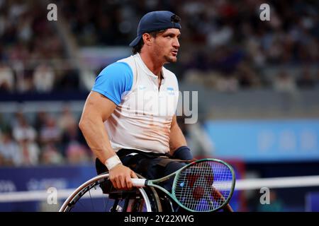 Paris, Frankreich. September 2024. Gustavo Fernandez (ARG) Rollstuhltennis : Match der Herren Singles 3. Platz während der Paralympischen Spiele 2024 in Paris im Stade Roland-Garros in Paris, Frankreich. Quelle: Naoki Nishimura/AFLO SPORT/Alamy Live News Stockfoto