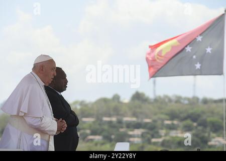 **NO LIBRI** Papua-Neuguinea, Port Moresby, 2024/9/9. Papst Franziskus während der Abschiedszeremonie am Jackson's International Airport in Port Moresby, Papua-Neuguinea Foto von VATIKANISCHEN MEDIEN / Katholisches Pressefoto Stockfoto