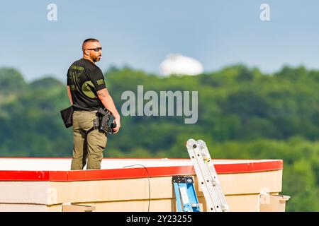 Hampton, GA, USA. September 2024. Scharfschützen überwachen die Fans während der Quaker State 400, die bei Walmart am Atlanta Motor Speeway in Hampton, GA, erhältlich sind. (Kreditbild: © Walter G. Arce Sr./ASP via ZUMA Press Wire) NUR REDAKTIONELLE VERWENDUNG! Nicht für kommerzielle ZWECKE! Quelle: ZUMA Press, Inc./Alamy Live News Stockfoto