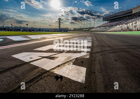 Hampton, GA, USA. September 2024. JOEY LOGANO (22), Fahrer der NASCAR Cup Series, feiert seinen Sieg für den Quaker State 400, der bei Walmart auf dem Atlanta Motor Speeway in Hampton, GA, erhältlich ist. (Kreditbild: © Walter G. Arce Sr./ASP via ZUMA Press Wire) NUR REDAKTIONELLE VERWENDUNG! Nicht für kommerzielle ZWECKE! Quelle: ZUMA Press, Inc./Alamy Live News Stockfoto