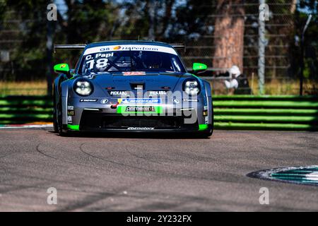 Imola, Italien. September 2024. Papi Cosimo, italienischer Fahrer des Ebimotors Teams, tritt im Qualifying für die 7. Runde des Porsche Carrera Cup Italia auf der Enzo and Dino Ferrari International Rennstrecke an. Quelle: SOPA Images Limited/Alamy Live News Stockfoto