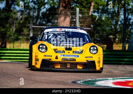 Imola, Italien. September 2024. Jongejan Sam, der niederländische Fahrer des EF Racing Teams, tritt im Qualifying für die 7. Runde des Porsche Carrera Cup Italia auf der Enzo and Dino Ferrari International Rennstrecke an. Quelle: SOPA Images Limited/Alamy Live News Stockfoto