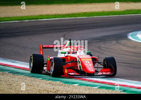 Imola, Italien. September 2024. Die brasilianische Rennfahrerin Camara Rafael des PREMA Racing Teams tritt während der Qualifikation für die 7. Runde der Formel-Regional-Europameisterschaft Alpine auf der Enzo and Dino Ferrari International an. (Foto: Luca Martini/SOPA Images/SIPA USA) Credit: SIPA USA/Alamy Live News Stockfoto