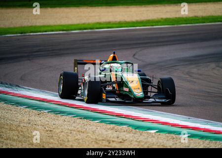 Imola, Italien. September 2024. Pierre Edgar, französischer Fahrer des RPM Teams, tritt während der Qualifikation für die 7. Runde der Formel-Regional-Europameisterschaft Alpine auf der Enzo and Dino Ferrari International an. (Foto: Luca Martini/SOPA Images/SIPA USA) Credit: SIPA USA/Alamy Live News Stockfoto