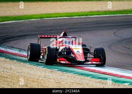 Imola, Italien. September 2024. Der englische Fahrer Bilinski Roman des Triden Teams tritt während der Qualifikation für die 7. Runde der Formel-Regional-Europameisterschaft Alpine auf der Enzo and Dino Ferrari International an. (Foto: Luca Martini/SOPA Images/SIPA USA) Credit: SIPA USA/Alamy Live News Stockfoto