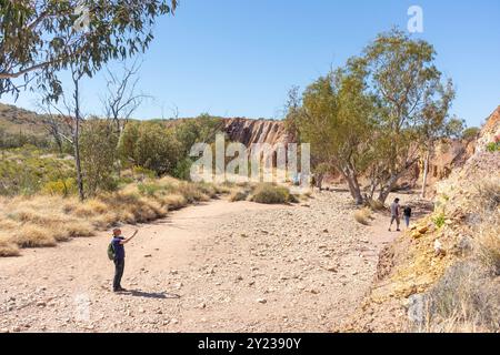 Blick auf Steinbruch, Ochre Pits, West MacDonnell Ranges, West MacDonnell National Park (Tjoritja), Northern Territory, Australien Stockfoto