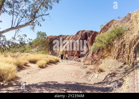 Blick auf Steinbruch, Ochre Pits, West MacDonnell Ranges, West MacDonnell National Park (Tjoritja), Northern Territory, Australien Stockfoto