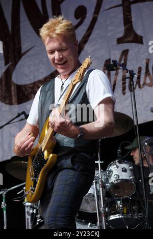 Tommie Paxton von Big Country tritt beim Weyfest Festival in Tilford, Surrey, Großbritannien auf. August 2024 Stockfoto