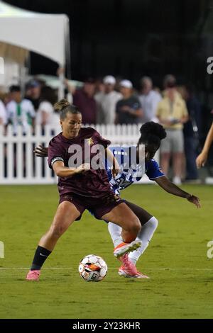 Dallas, Texas, USA. September 2024. Amber Brooks #22 von Dallas Trinity FC kämpft um den Ball während des USL Super League Spiels zwischen Dallas Trinity FC und DC Power FC im Cotton Bowl. Endstand Dallas Trinity FC 1:1 DC Power FC. (Kreditbild: © Javier Vicencio/eyepix via ZUMA Press Wire) NUR REDAKTIONELLE VERWENDUNG! Nicht für kommerzielle ZWECKE! Stockfoto