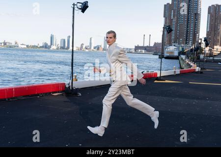 New York, USA. September 2024. Ein Model probt die Christian Cowan Fashion Show während der New York Fashion Week SS25 auf dem East Side Heliport in New York am 8. September 2024. (Foto: Lev Radin/SIPA USA) Credit: SIPA USA/Alamy Live News Stockfoto