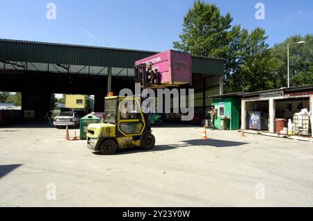 Recycling Abfallvermeidung durch Trennung und Abfallbehandlung Recycling Abfallvermeidung durch Trennung Stockfoto