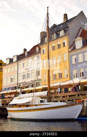 Kopenhagen, Dänemark. September 2024. Blick auf die schöne Nyhavn Gegend in Kopenhagen. Stockfoto