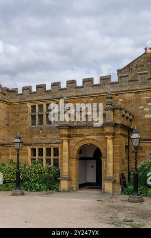 Delapre Abtei, Northampton, UK; das Gebäude stammt aus dem 16. Jahrhundert, wurde aber auf dem Gelände eines aus dem 12. Jahrhundert Cluniac Kloster gebaut. Stockfoto