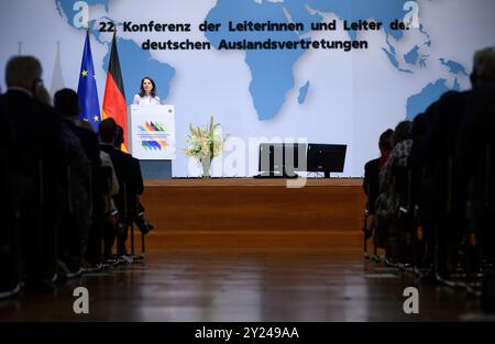 09. September 2024, Berlin: Aussenministerin Annalena Baerbock (Allianz 90/die Grünen) spricht zur Eröffnung der diesjährigen Botschafterkonferenz im Auswärtigen Amt. Zahlreiche Vertreter aus Politik, Wirtschaft, Wissenschaft und Kultur wurden zu dem dreitägigen Treffen der Leiter der über 200 deutschen Auslandsvertretungen eingeladen. Foto: Bernd von Jutrczenka/dpa Stockfoto