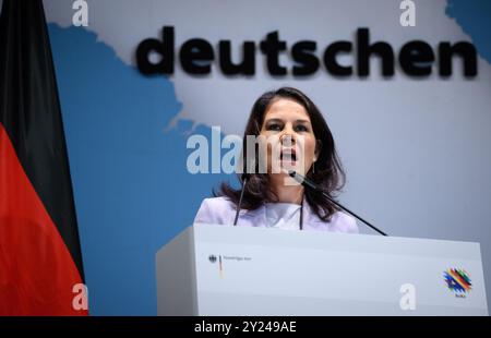 09. September 2024, Berlin: Aussenministerin Annalena Baerbock (Allianz 90/die Grünen) spricht zur Eröffnung der diesjährigen Botschafterkonferenz im Auswärtigen Amt. Zahlreiche Vertreter aus Politik, Wirtschaft, Wissenschaft und Kultur wurden zu dem dreitägigen Treffen der Leiter der über 200 deutschen Auslandsvertretungen eingeladen. Foto: Bernd von Jutrczenka/dpa Stockfoto