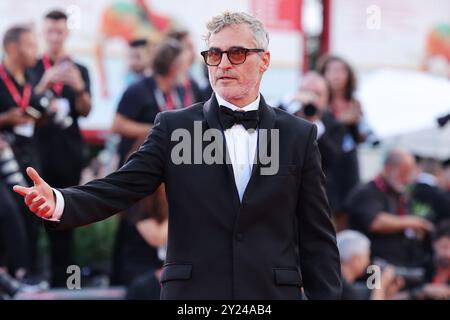 VENEDIG, ITALIEN – 04. SEPTEMBER: Joaquin Phoenix besucht den roten Teppich „Joker: Folie à Deux“ während des 81. Internationalen Filmfestivals von Venedig am 4. September 2024 im Sala Grande in Venedig. (Foto: Mark Cape/Insidefoto) Stockfoto