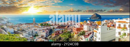 Natur szenische Meereslandschaft auf der Kanarischen Insel.Landschaft im Dorf Garachico.Landschaft der Insel Teneriffa.Meer und schöner Stein, Panoramablick auf Garachico b Stockfoto