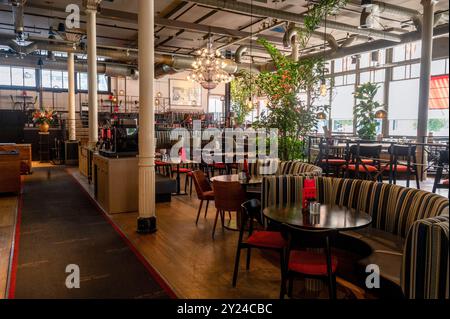 In der Bar des Hotel New York - das Gebäude der Holland Amerika Line (erbaut 1901) im Hafen von Rotterdam, ehemaliger Hauptsitz der Reederei Stockfoto