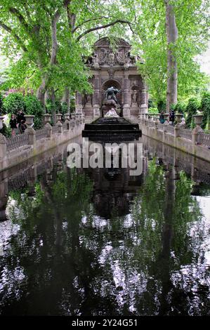 Medici-Brunnen im luxemburgischen Garten Paris Stockfoto