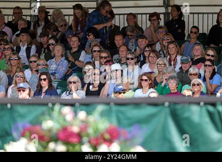 Zuschauer bei den Defender Burghley Horse Trials in Stamford, Lincolnshire, am 6. September 2024. Stockfoto