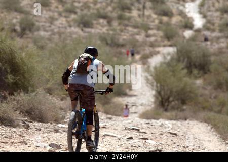 Mountainbiker auf dem Trail in Phoenix, Arizona Stockfoto