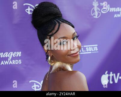 Yaya Dacosta kommt bei den 39. Jährlichen Imagen Awards, die am Sonntag, den 8. September 2024, auf der Plaza de Cultura in Los Angeles, KALIFORNIEN, stattfinden. (Foto: Sthanlee B. Mirador/SIPA USA) Stockfoto