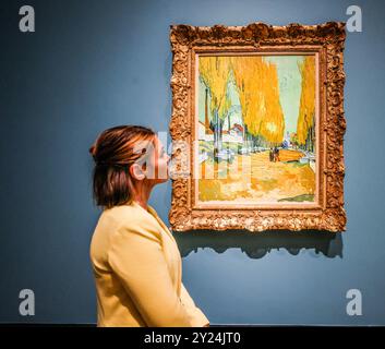National Gallery, London, Großbritannien. September 2024. The Alyscamps 1888die erste Ausstellung der National Gallery widmet sich Vincent van Gogh (1853-1890) und wird die erste sein, die sich auf die fantasievollen Veränderungen des Künstlers konzentriert. Mit über 50 Werken mit Leihgaben aus Museen und privaten Sammlungen weltweit.14. September 2024 - 19. Januar 2025.Paul Quezada-Neiman/Alamy Live News ff Credit: Paul Quezada-Neiman/Alamy Live News Stockfoto