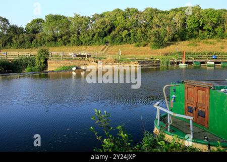 River Avon, Saltford Weir, Saltford in der Nähe von Bath, Somerset. Stockfoto