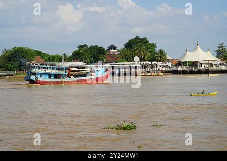 Traditionelles Musi-Boot am Musi River, Palembang, Süd-Sumatera, Indonesien Stockfoto