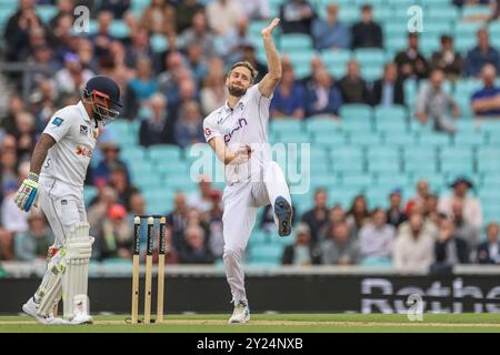 London, Großbritannien. September 2024. Chris Woakes aus England liefert den Ball während des 3. Rothesay Test Match Day Four England gegen Sri Lanka im Kia Oval, London, Großbritannien, 9. September 2024 (Foto: Mark Cosgrove/News Images) in London, Großbritannien am 9. September 2024. (Foto: Mark Cosgrove/News Images/SIPA USA) Credit: SIPA USA/Alamy Live News Stockfoto