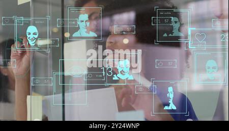 Bild von biometrischen Fotos und Datenverarbeitung über verschiedene Geschäftsleute im Büro Stockfoto