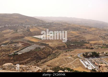 Der Blick von der Burg Al Kerak Karak auf die Landschaft rund um Jordanien Stockfoto