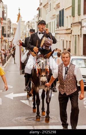 Festival der tanzenden Pferde, Festes de Gràcia, Mahón, Menorca, Balearen, Spanien. Stockfoto