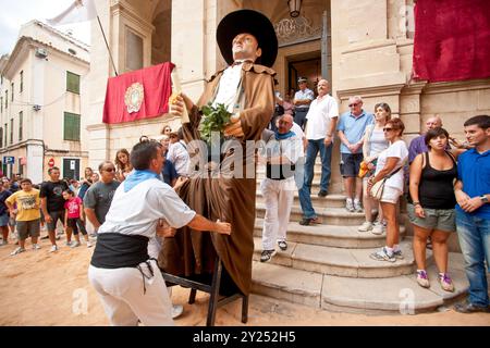 Riesen und große Köpfe, Festes de Gràcia, Mahón, Menorca, Balearen, Spanien. Stockfoto