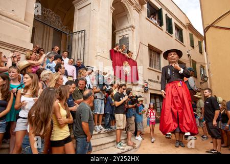 Riesen und große Köpfe, Festes de Gràcia, Mahón, Menorca, Balearen, Spanien. Stockfoto