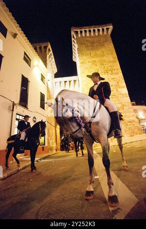 Festival der tanzenden Pferde, Festes de Gràcia, Mahón, Menorca, Balearen, Spanien. Stockfoto